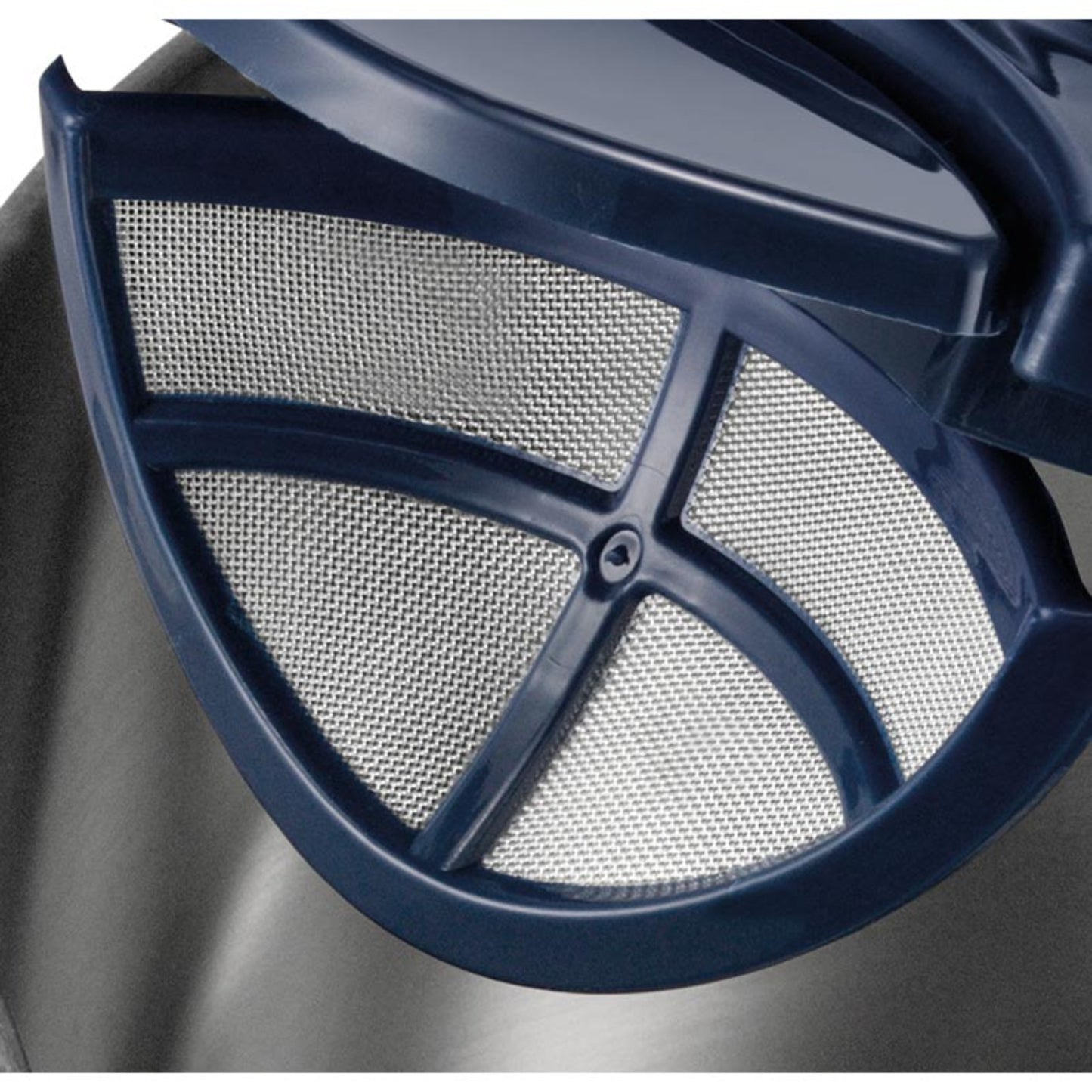 Nahaufnahme des Unold Kalkfilters für die BLITZKOCHER Edition Schwarz/Blau/Weiß, mit feinem Metallgewebe und geometrischer Unterstützung in einem dunkelblauen Kunststoffrahmen, konzipiert für eine effiziente Filterung in Küchengeräten.