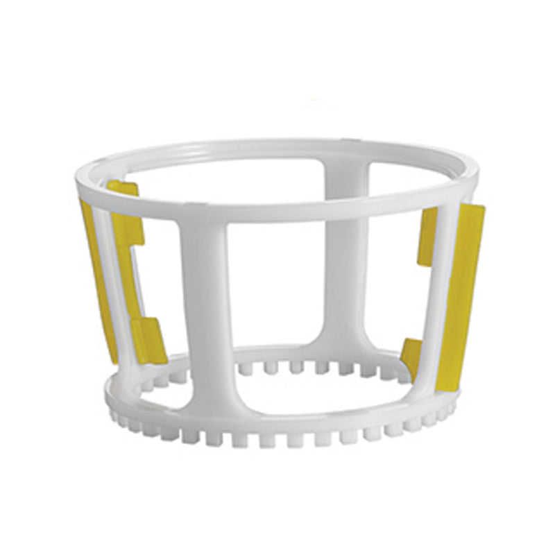 Der Unold Abstreifring mit Silikon-Abstreifplättchen für SLOW JUICER 78255 ist ein ringförmiger Halter aus weißem Kunststoff mit offenen Seiten, vier außen herum verteilten gelben Silikontüchern und einer gezahnten Basiskante.