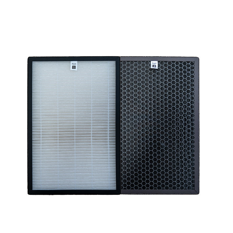 Das Unold Luftreiniger Omega Ersatzfilter Set beinhaltet einen weißen HEPA-Filter und einen schwarzen Aktivkohlefilter mit hexagonalem Gittermuster, die nebeneinander dargestellt sind.