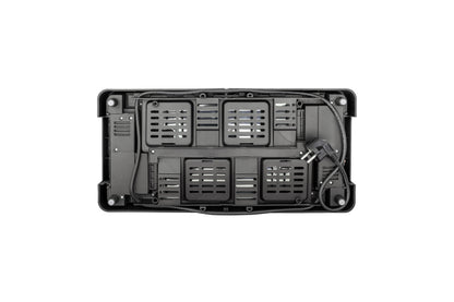 Das Unold Raclette Extendable ist ein schwarzes Kunststoffgerät mit belüfteten Platten und einem aufgewickelten Netzkabel, das in einem zweipoligen Stecker endet (von oben auf weißem Hintergrund abgebildet).