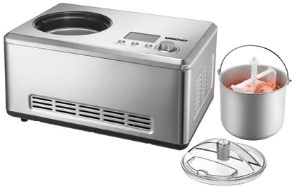 Die Unold Eismaschine Nobile inklusive Eisbuch 2,0 L verfügt über ein Edelstahlgehäuse, eine Digitalanzeige, einen Drehknopf und eine belüftete Front. Abgebildet mit abnehmbarer Rührschüssel für rosa Eis, Rührpaddel und transparentem Deckel.