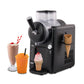 Die Unold 2in1 Slush- und Softeismaschine Sofie in Schwarz wird mit einem Milchshake mit Schlagsahne und einer Kirsche, einem orangefarbenen Slush-Getränk, einer Softeiswaffel und einer leeren Waffel an der Maschine gezeigt.