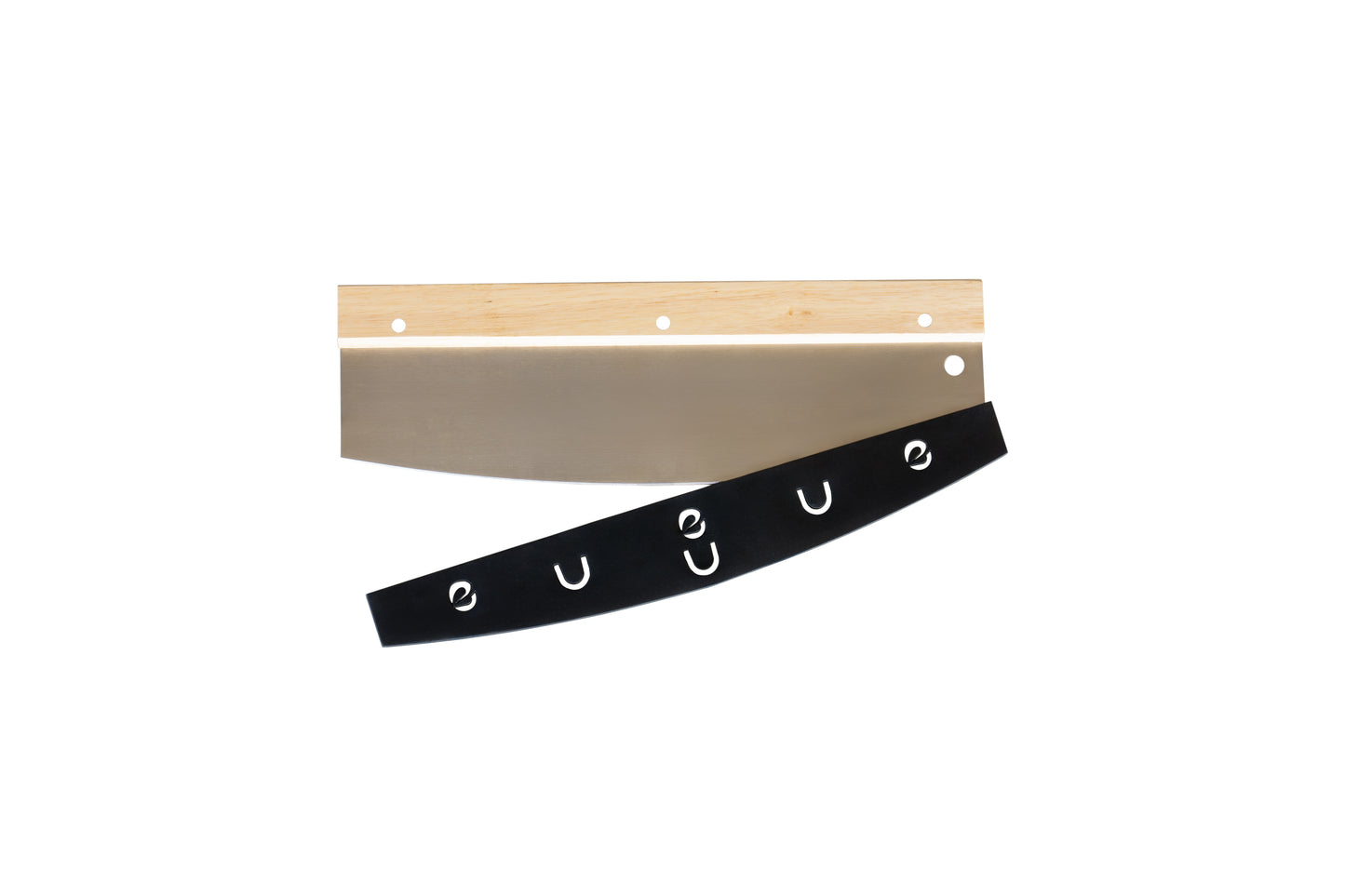 Ein Profi-Pizzaschneider aus Edelstahl und Holz von Unold mit einer schwarzen Schutzhülle, auf der in weißen Buchstaben "eueue" steht, vor einem weißen Hintergrund.