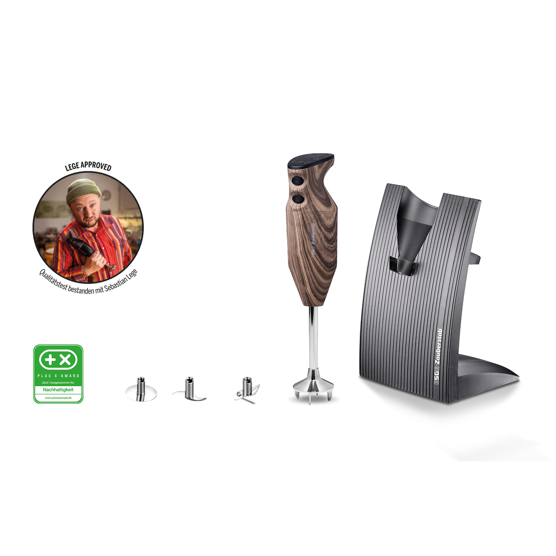 Der ESGE-Zauberstab Design Edition Nussbaum verfügt über einen Holzgriff, einen eleganten Ständer, drei Metallaufsätze, eine Zertifizierungsplakette und das runde Bild eines Kochs, der den Daumen nach oben zeigt, mit deutschem Text.