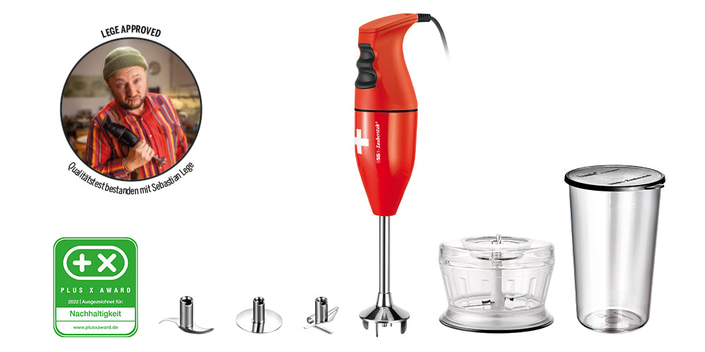 Der Unold ESGE-Zauberstab Bundle E 120 Select Rot ist ein roter Stabmixer mit Zerkleinerungsmesser, Schneebesen, Mixbecher und Zerkleinerungsschale. Abgebildet mit Zertifizierungsplaketten und einem Küchenchef, der den Mixer mit der Aufschrift "Chef approved" hält.