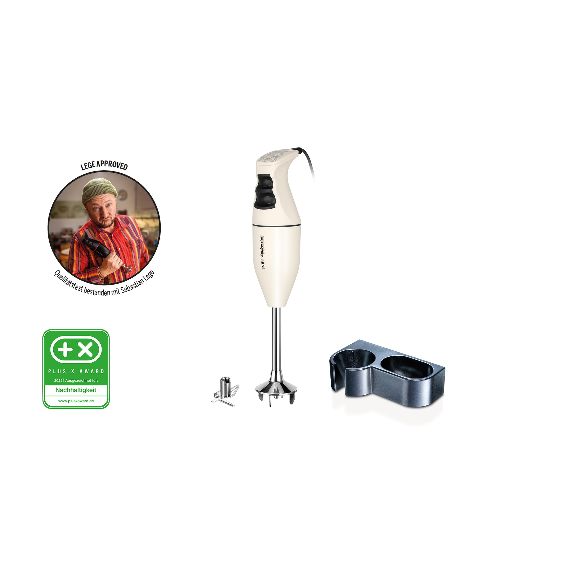 Der ESGE-Zauberstab M100 - Exklusiv Edition Creme Stabmixer von ESGE-Zauberstab hat ein weiß-schwarzes Design, einen abnehmbaren Mixaufsatz aus Metall, zwei kleine Metallteile, eine graue Halterung, ein Chefkoch-Bild und eine grüne Qualitätsplakette.