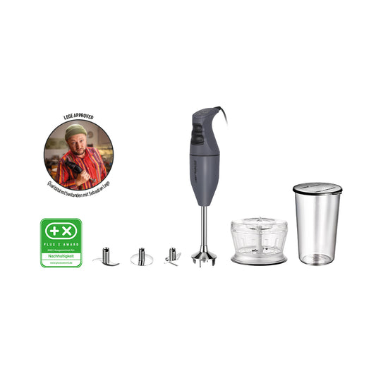 Der Unold ESGE-Zauberstab Bundle E 120 Select Anthrazit ist auf einem weißen Hintergrund mit austauschbaren Aufsätzen, einer Schneideschüssel mit Deckel, einem Messbecher, einem "Lexi Approved"-Kochaufkleber und einer grünen Nachhaltigkeitsplakette abgebildet.