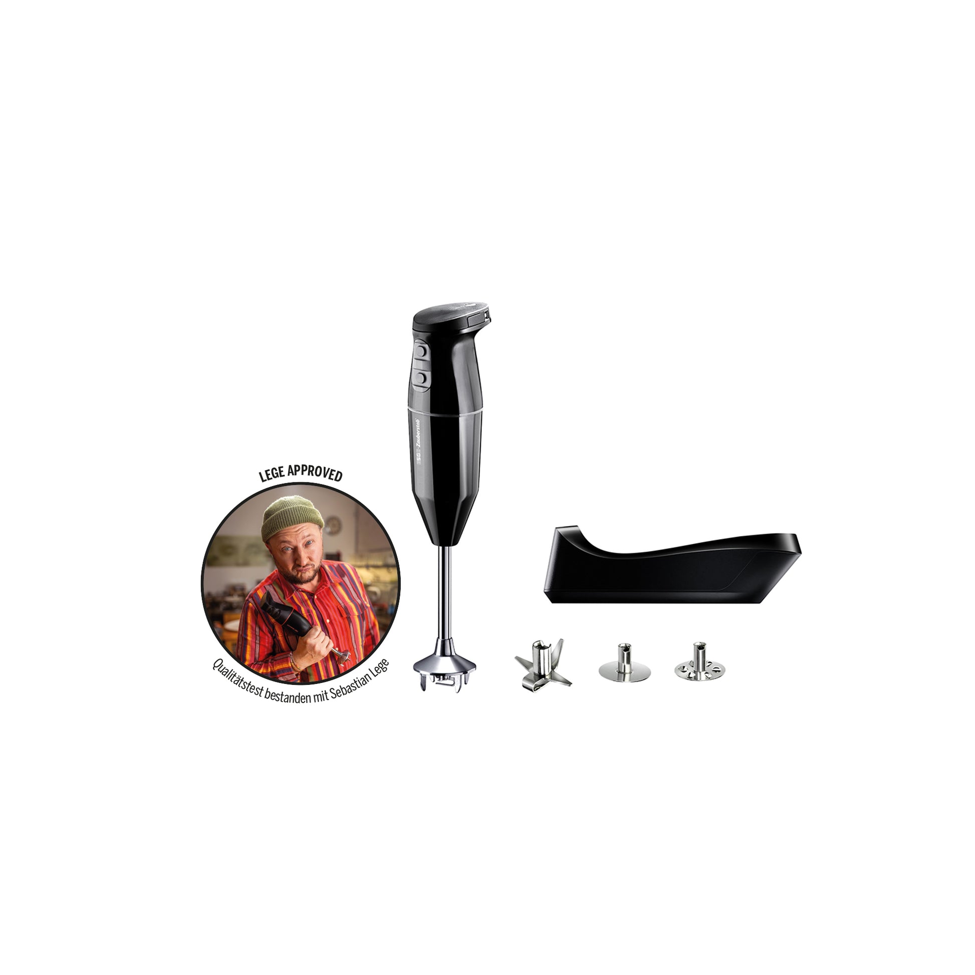 Der ESGE-Zauberstab® Cordless Schwarz 95105 von Unold ist ein schwarzer Stabmixer mit Aufsätzen, einem Ständer und einem runden Aufkleber, auf dem ein lächelnder Koch mit Mütze und kariertem Hemd abgebildet ist. Unterhalb des Bildes des Kochs ist ein deutscher Text zu sehen, alles vor einem weißen Hintergrund.