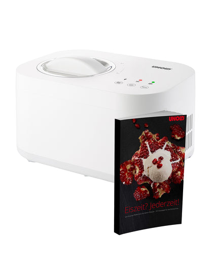 Die Unold Eismaschine Snow inklusive Eisbuch 1 L, eine weiße Eismaschine mit Bedienknöpfen und Kontrollleuchten, wird neben einem Rezeptheft mit einem Dessert mit Granatapfelkernen und dem Text „Eiszeit? Jederzeit!“ auf dem Cover gezeigt.