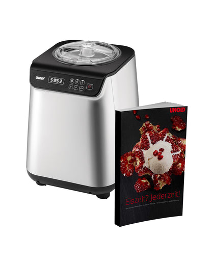 Die Unold Eismaschine Uno 1,2 L in Silber und Schwarz verfügt über eine digitale Anzeige und Bedientasten, neben denen das mitgelieferte Rezeptbuch „Eisbuch“ mit einem Dessert mit Eis und Beeren auf dem Cover abgebildet ist.