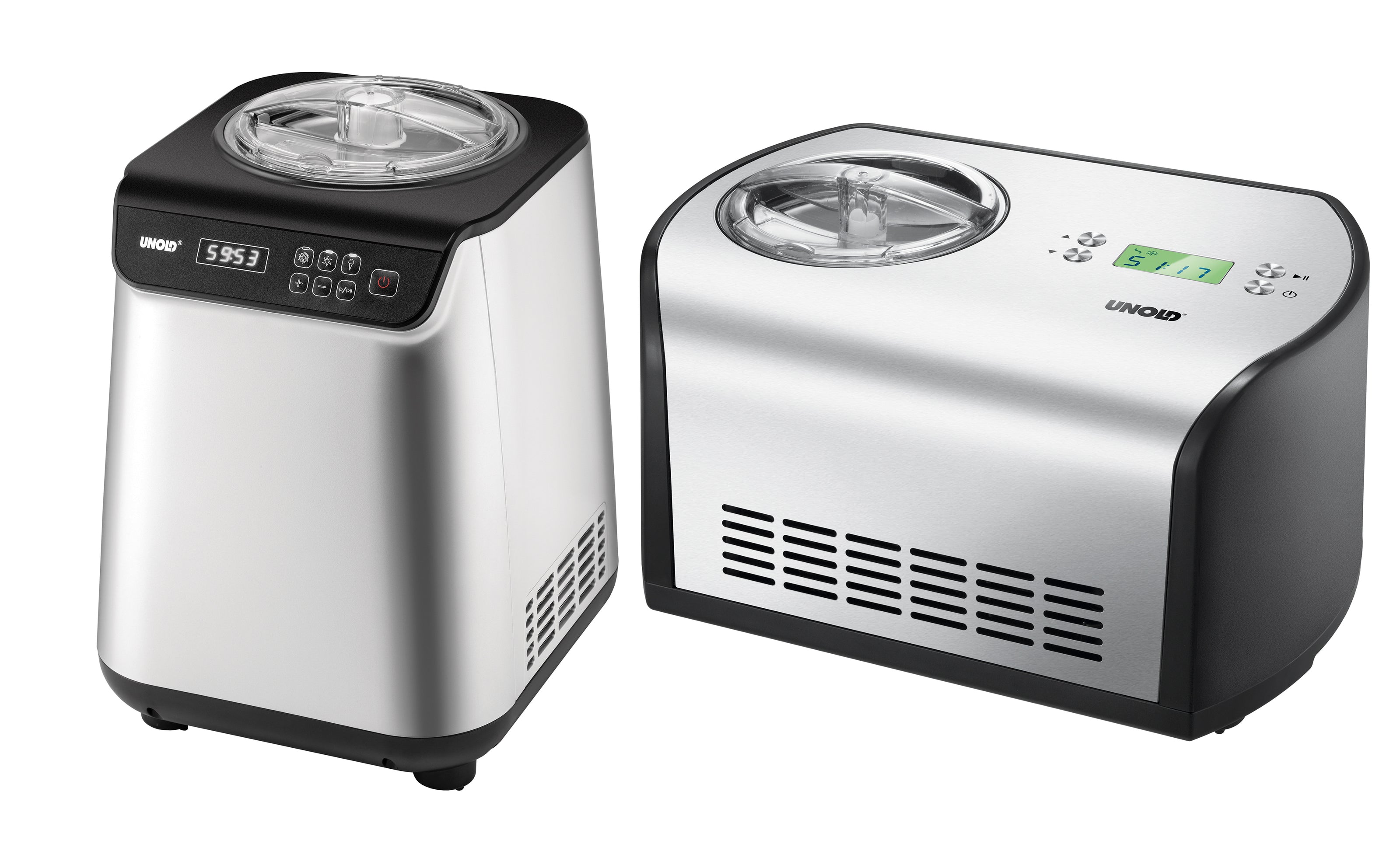 Abgebildet sind zwei Eismaschinen aus Edelstahl mit transparenten Deckeln. Die linke Maschine ist höher und verfügt über eine digitale Anzeige und Tasten, während die rechte niedriger und breiter ist und über einen digitalen Bildschirm und beschriftete Bedientasten verfügt.