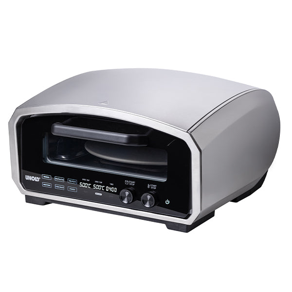 Der Unold Pizzaofen Enzo ist ein moderner Arbeitsplatten-Pizzaofen mit digitaler Anzeige, Bedienknöpfen und einer Oberfläche aus rostfreiem Stahl, der schräg gezeigt wird, um seine Vorderseite und Seite hervorzuheben.